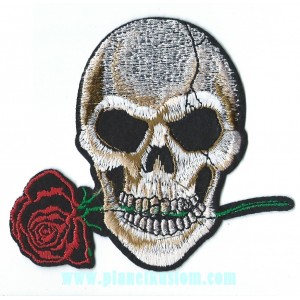 Patch ecusson skull tete de mort avec une rose dans les dents