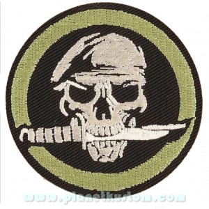 Patch ecusson skull army beret vert couteau entre les dents